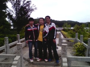 再回首，梦见青春，花正开！